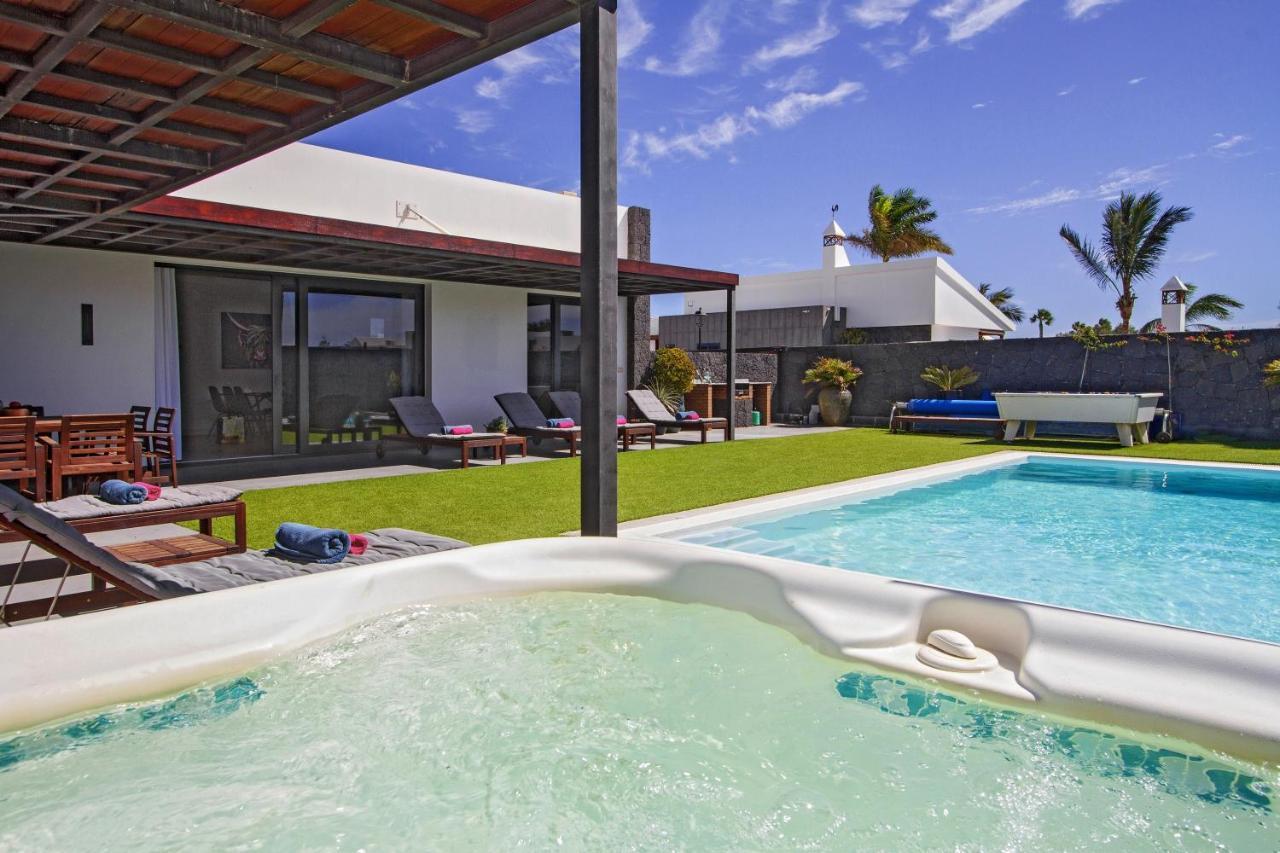 Luxury Los Mojones Villa Short Walk To Old Town Private Heated Pool Villa Los Mojones Angie Puerto Del Carmen Тиас Экстерьер фото